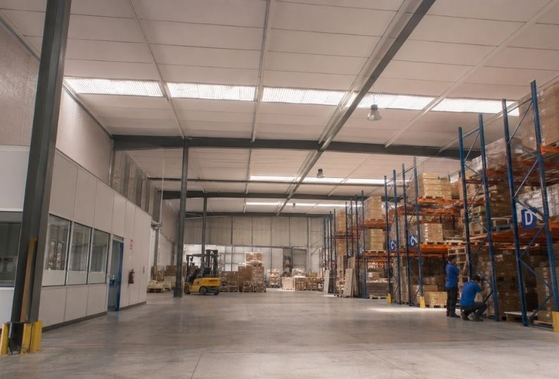 interior almacen techo panel upvc aislamiento termoacustico